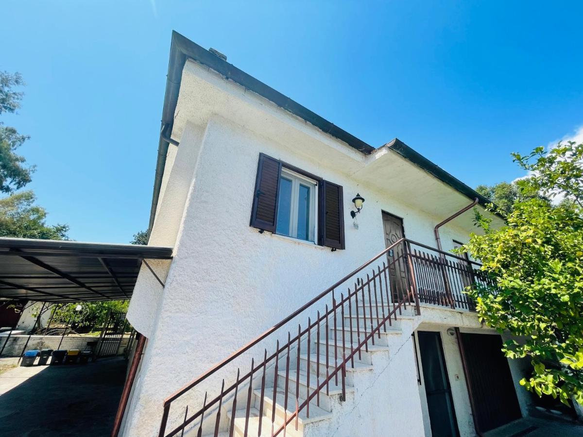 La Casa Di Nonna Attilia Apartment Fondi Luaran gambar